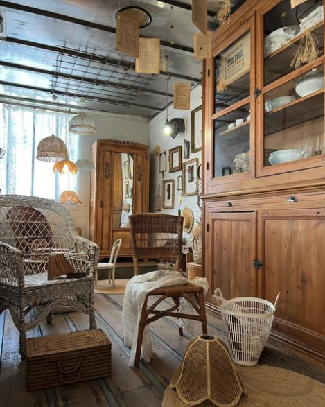 Stand La fille des bois au Village des Brocanteurs à Tignieux